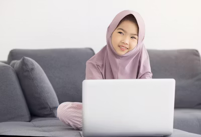 Child learning Quran online
